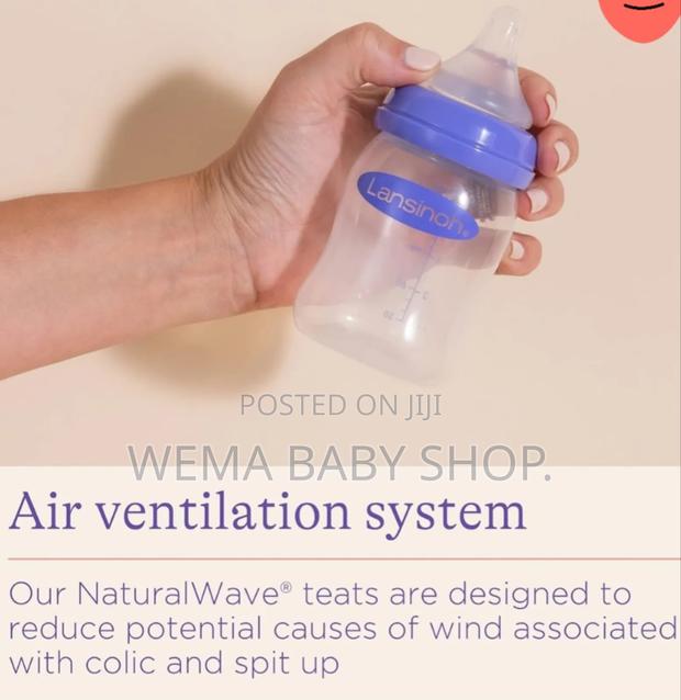 Lansinoh Feeding Bottle Starter Set With Naturalwave Teats. - thumbnail 7