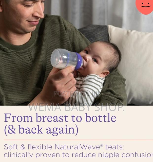 Lansinoh Feeding Bottle Starter Set With Naturalwave Teats. - thumbnail 8