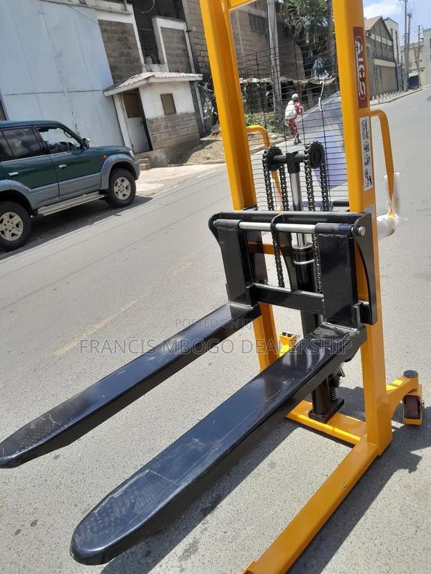 Manual Pallet Stackers - main view