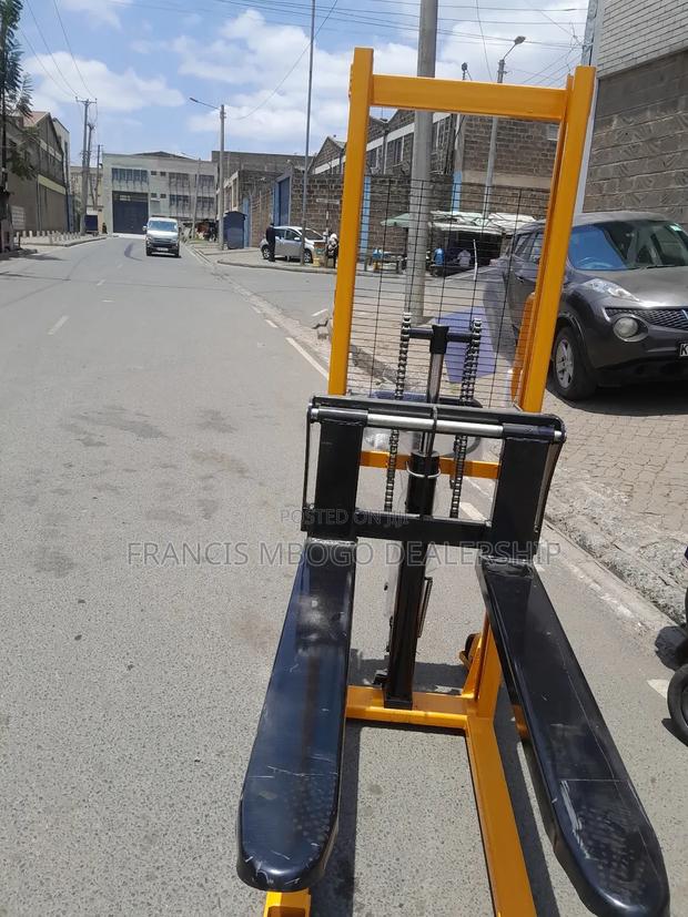 Hand Manual Pallet Stackers - main view