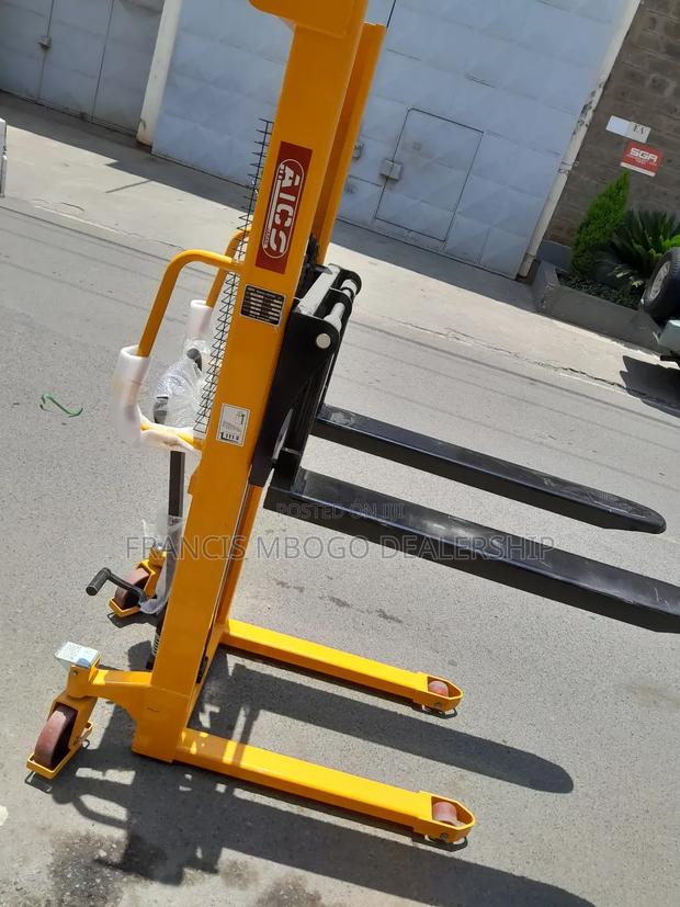 Mannual Pallet Stacker - main view