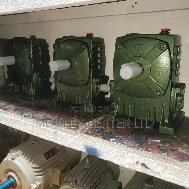 Worm-Gearbox Reducer - thumbnail 4