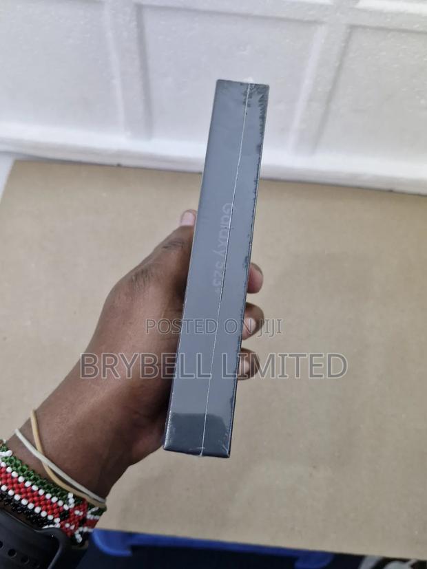 New Samsung Galaxy S23 Plus 256 GB Black - thumbnail 3