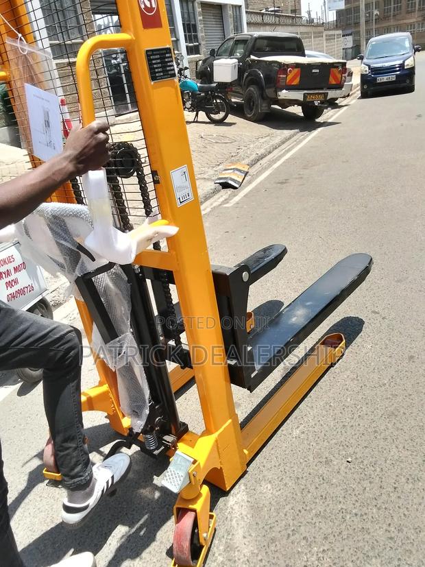 2ton Manual Stacker - thumbnail 3