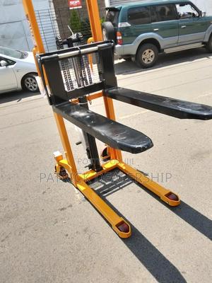 Hydraulic Manual Stacker - main view