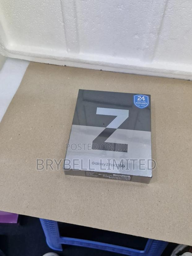 New Samsung Galaxy Z Fold3 5G 256 GB Black - thumbnail 3