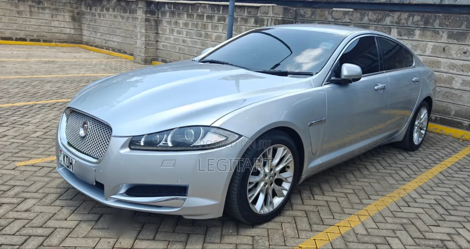 Jaguar XF Premium 4dr Sedan (2.0L 4cyl Turbo 8A) 2015 Silver