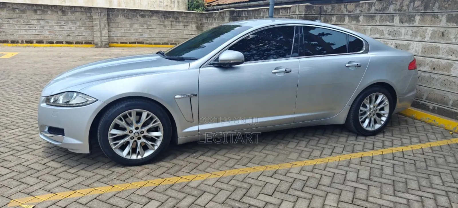 Jaguar XF Premium 4dr Sedan (2.0L 4cyl Turbo 8A) 2015 Silver