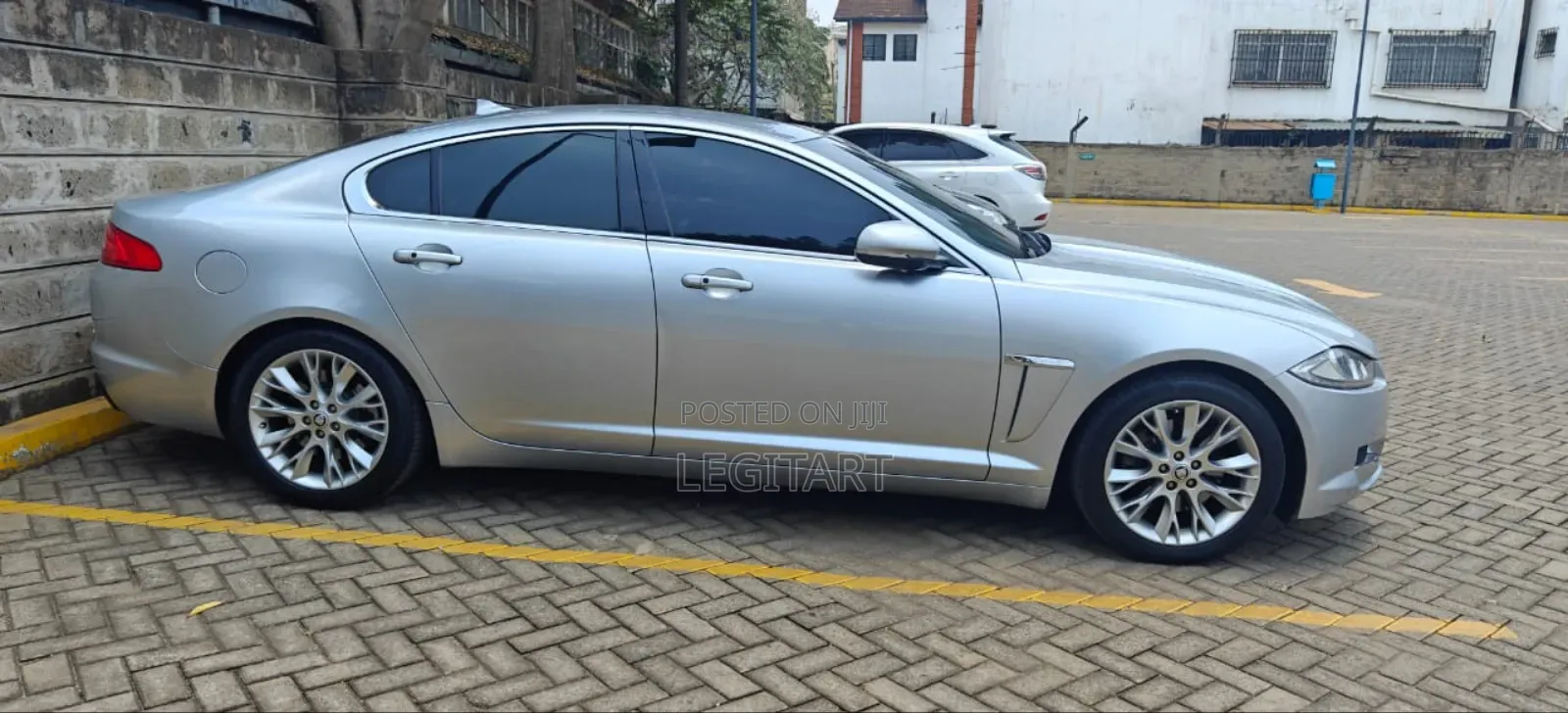 Jaguar XF Premium 4dr Sedan (2.0L 4cyl Turbo 8A) 2015 Silver