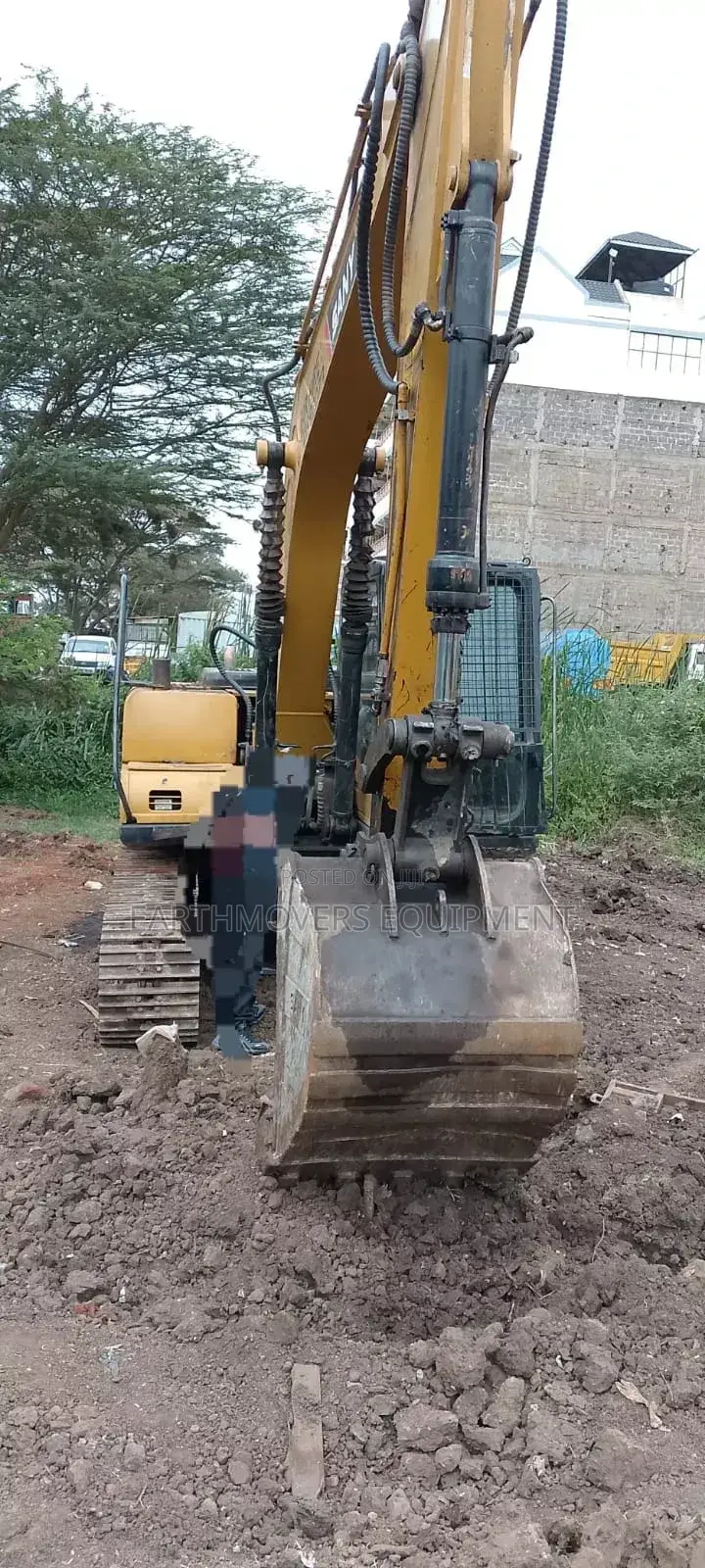 Earthmovers(Backhoes,Graders, Rollers, Excavators, Dozers)To Lease