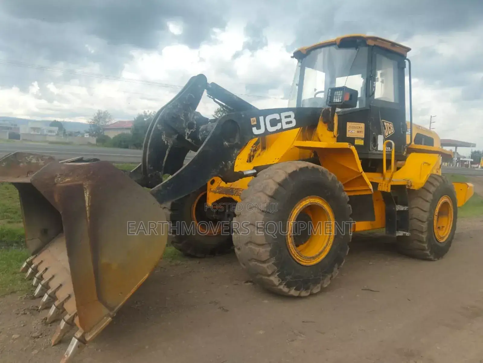 Earthmovers(Backhoes,Graders, Rollers, Excavators, Dozers)To Lease
