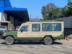 Tour/Safari Landcruiser for Hire
