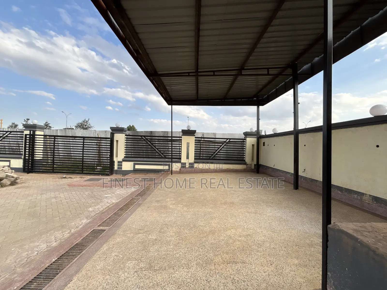 Shop/Hotel/ Mini Market Space to Let