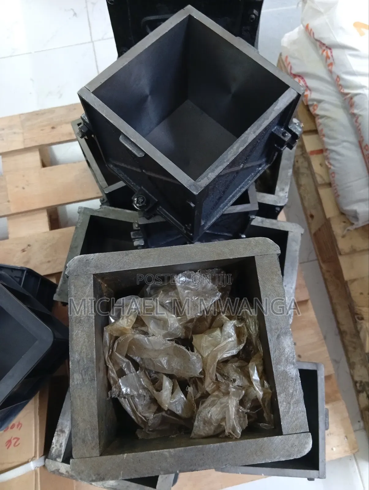 Easy Handling Iron Concrete Mould Cube