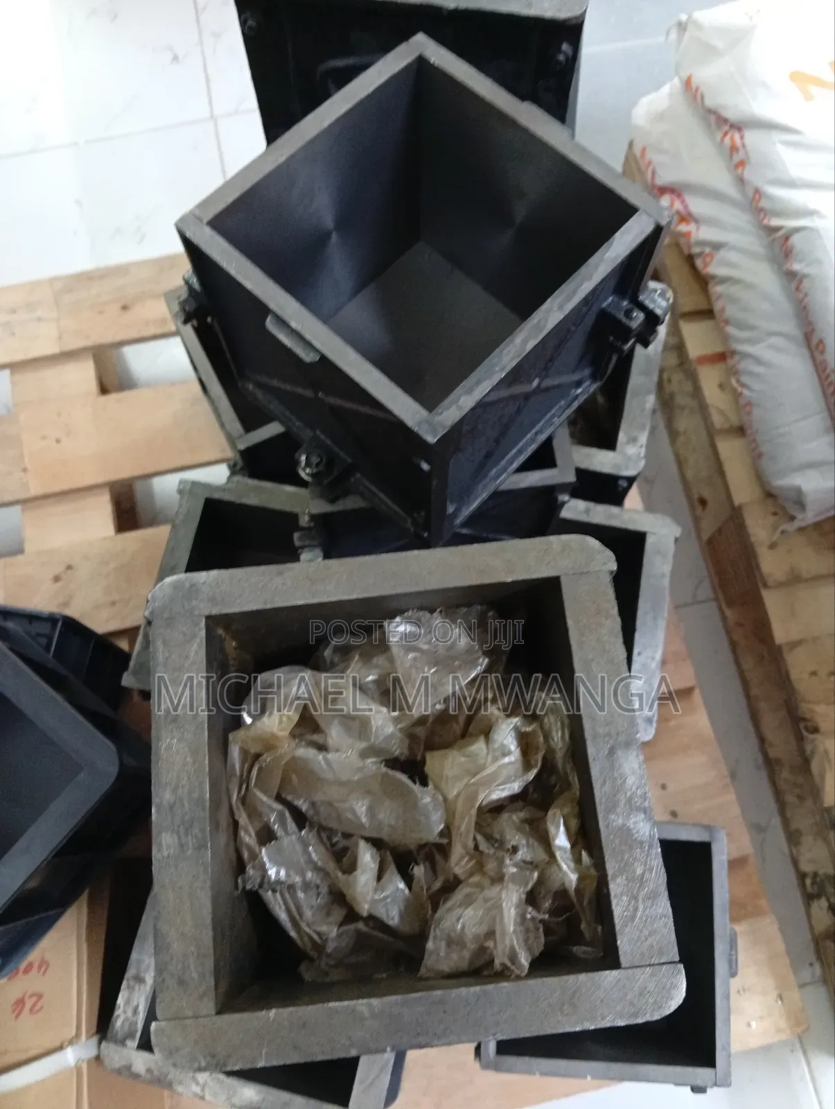 Concrete Cute( Moulding Iron Cube)