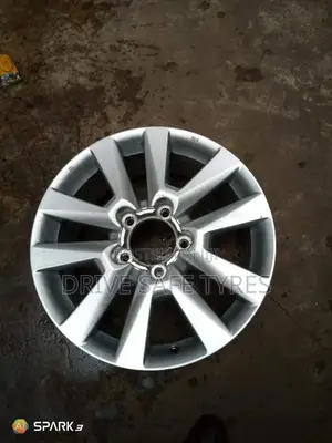 V8 Land Cruiser Original Rim Size 20