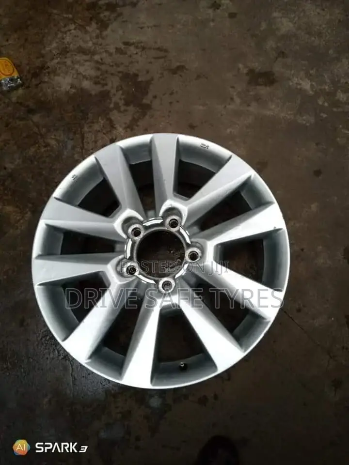 V8 Land Cruiser Original Rim Size 20
