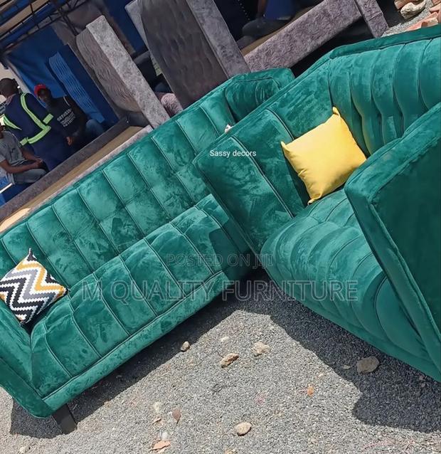 Green 5 Seater Indoor Seat With Throw Pillows