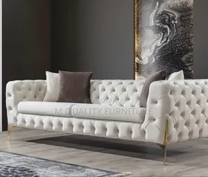 White Chesterfield 3 Seater Indoor Seat