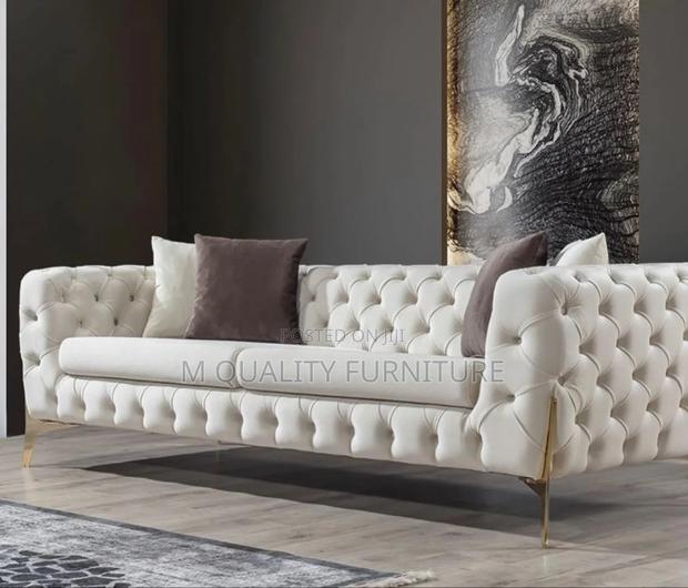 White Chesterfield 3 Seater Indoor Seat