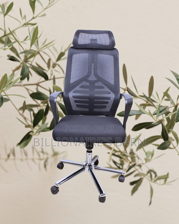 Pro-Grade High Back Mesh Office Chair | Scratch-Resistant Finish - thumbnail 2