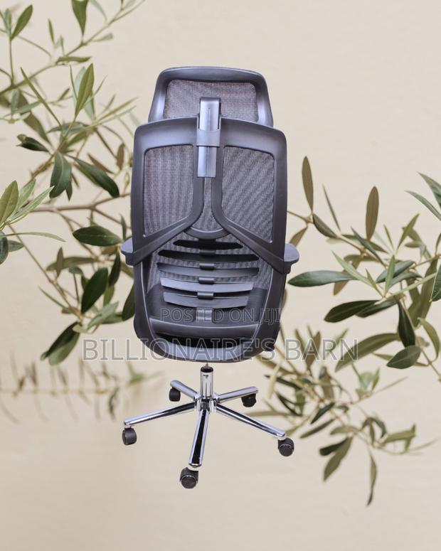Pro-Grade High Back Mesh Office Chair | Scratch-Resistant Finish - thumbnail 4