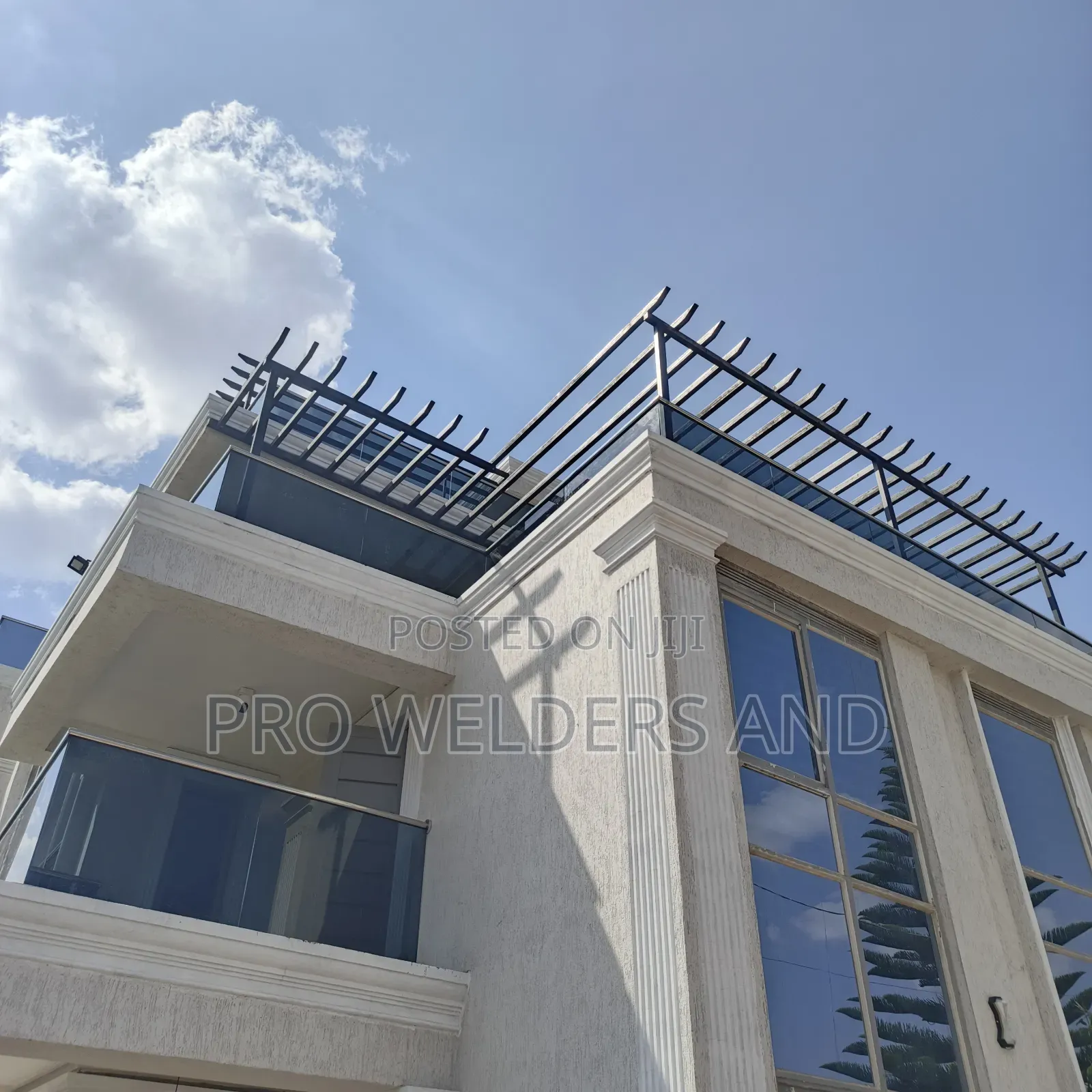 “Stylish Custom Rooftop Pergolas – Elegant Outdoor Living”