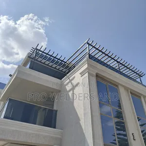 “Stylish Custom Rooftop Pergolas – Elegant Outdoor Living”