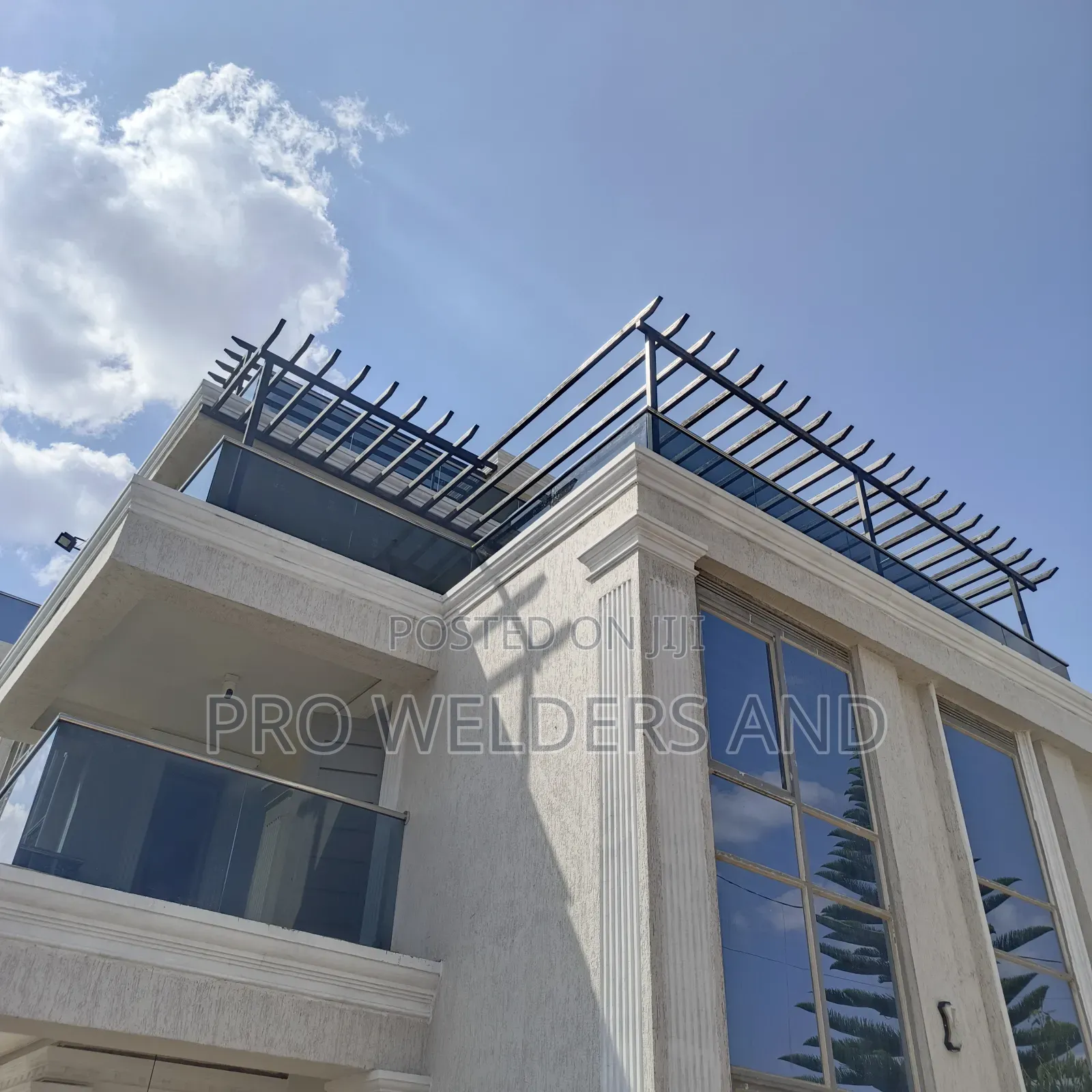 “Stylish Custom Rooftop Pergolas – Elegant Outdoor Living”