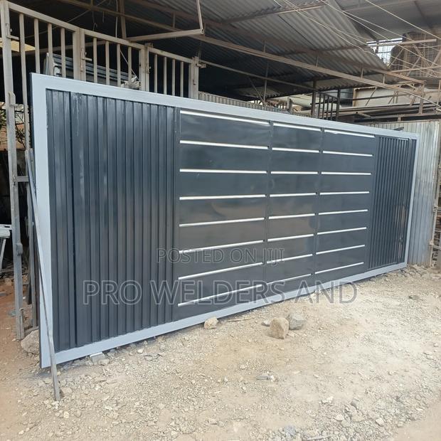 Strong Stylish Custom Sliding Gates