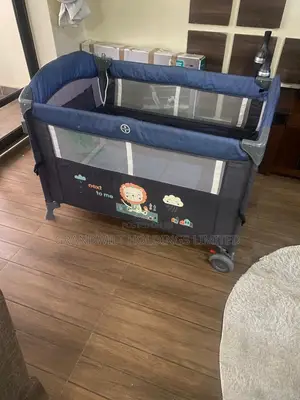 Baby's Bed/Playpen
