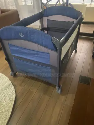 Baby's Bed/Playpen