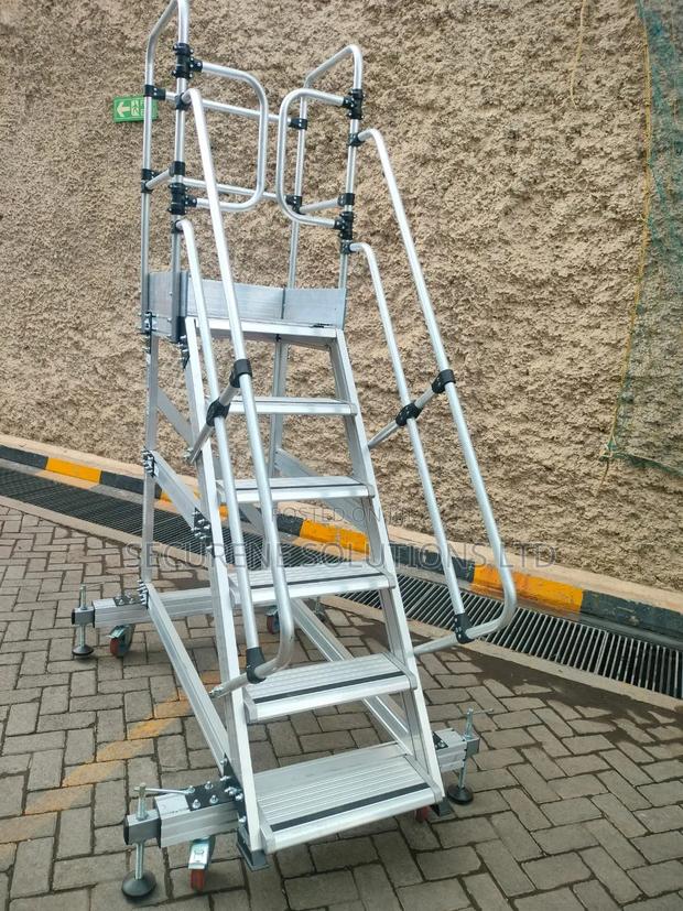 Aluminum Platform Ladder/Warehouse Steps on Wheels.