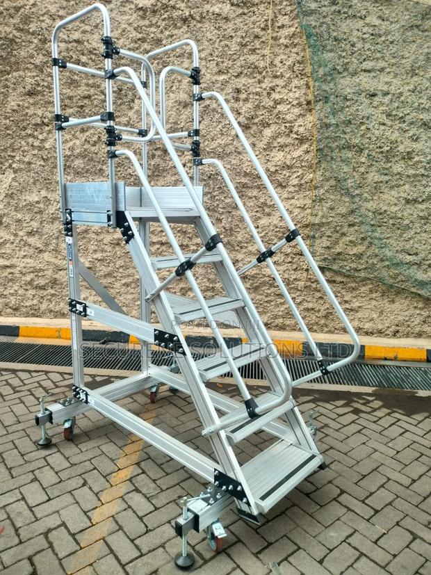 Aluminum Platform Ladder/Warehouse Steps on Wheels. - thumbnail 2