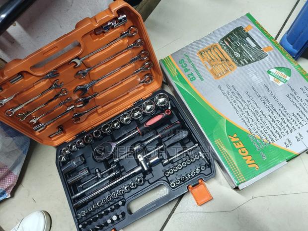 82pc Socket Wrench Set/ - main view