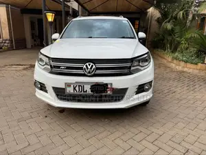 Volkswagen Tiguan R-Line 4dr SUV (2.0L 4cyl Turbo 6A) 2015 White