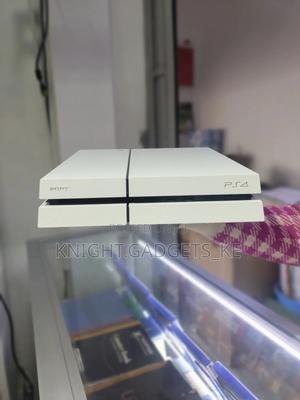 White Ps4 Standard Console ( 2 Pads) - main view