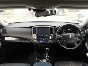 Toyota Crown 2018 White