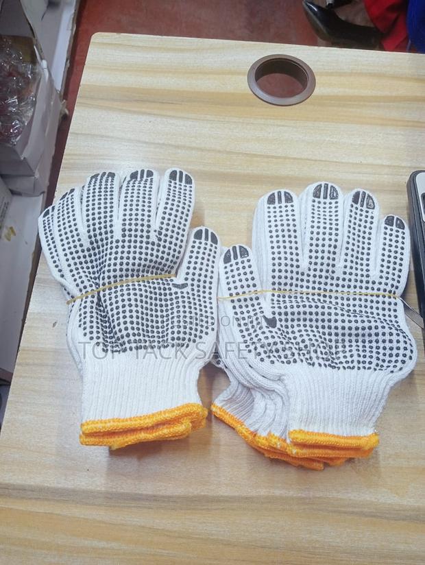Dotted Gloves - main view