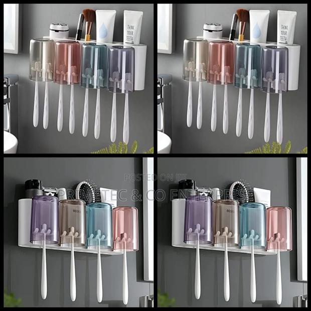 Cute Toothbrush Holder Set With 4 Clear Glasses. - main view