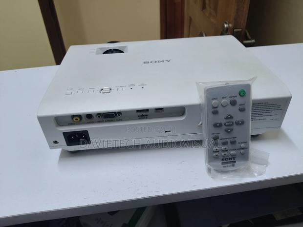 Sony VPL Dx 100 Projector