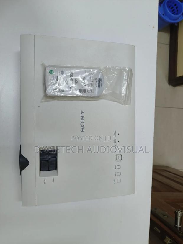 Sony VPL Dx 100 Projector - thumbnail 2