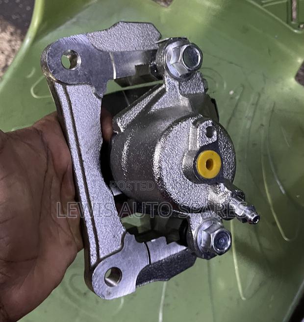 100 200 Series Rear Callipers - thumbnail 5