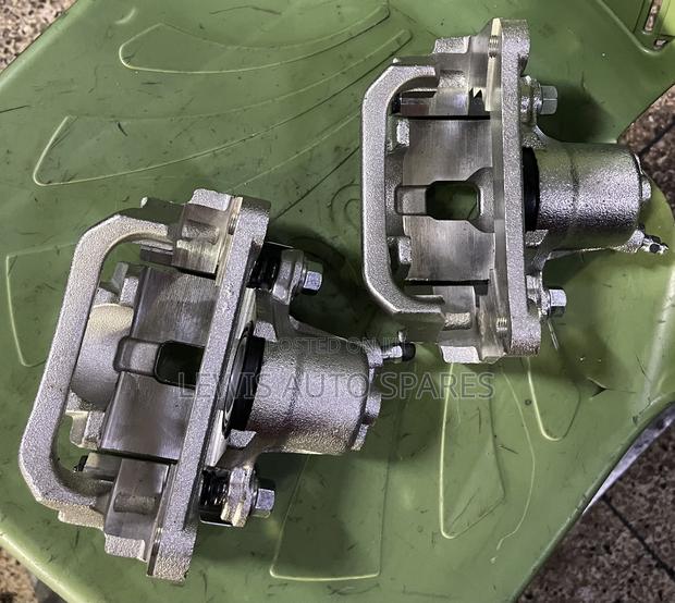100 200 Series Rear Callipers - thumbnail 3