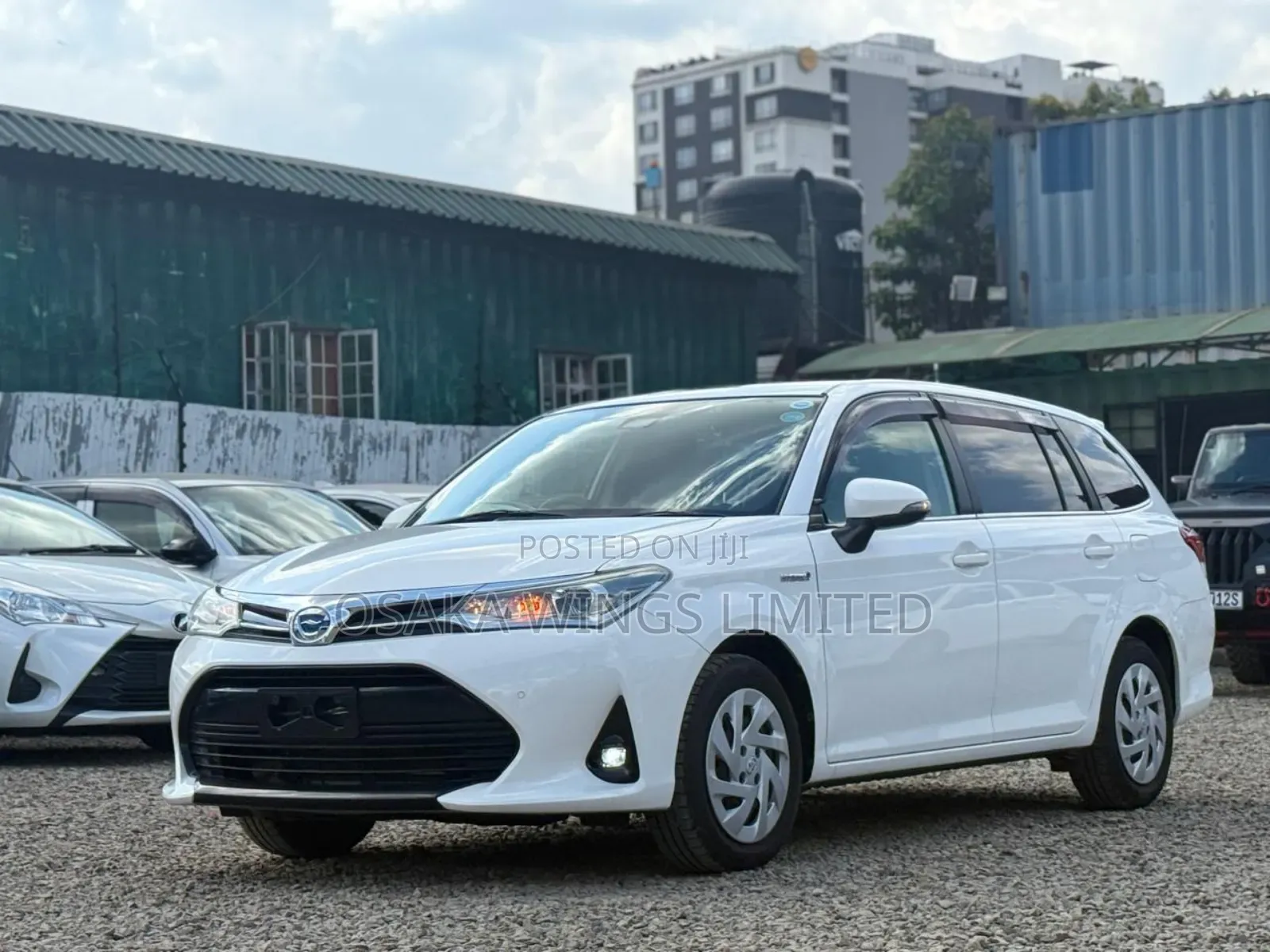 Toyota Corolla Fielder 1.5 Hybrid FWD 2018 Pearl