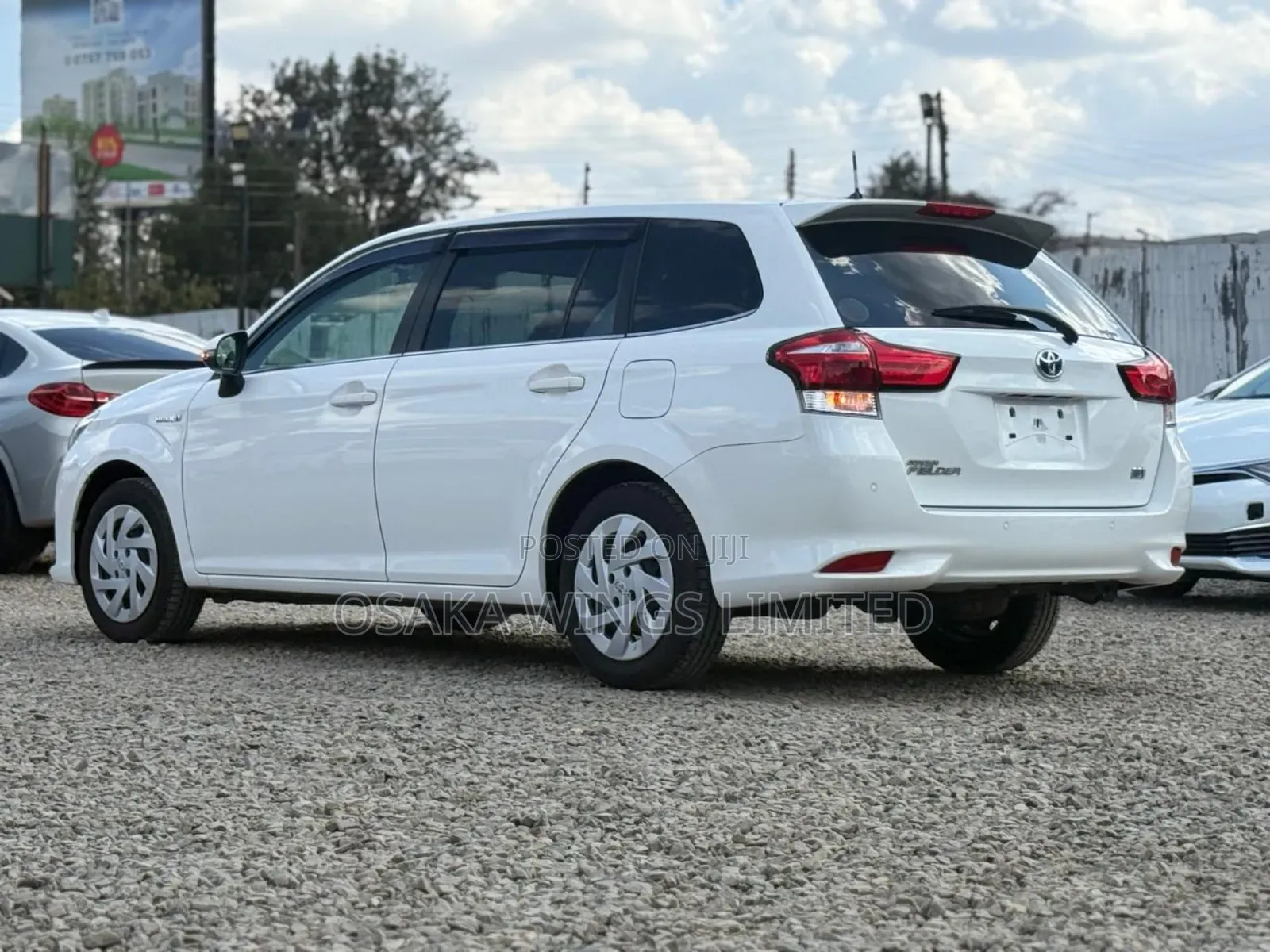 Toyota Corolla Fielder 1.5 Hybrid FWD 2018 Pearl