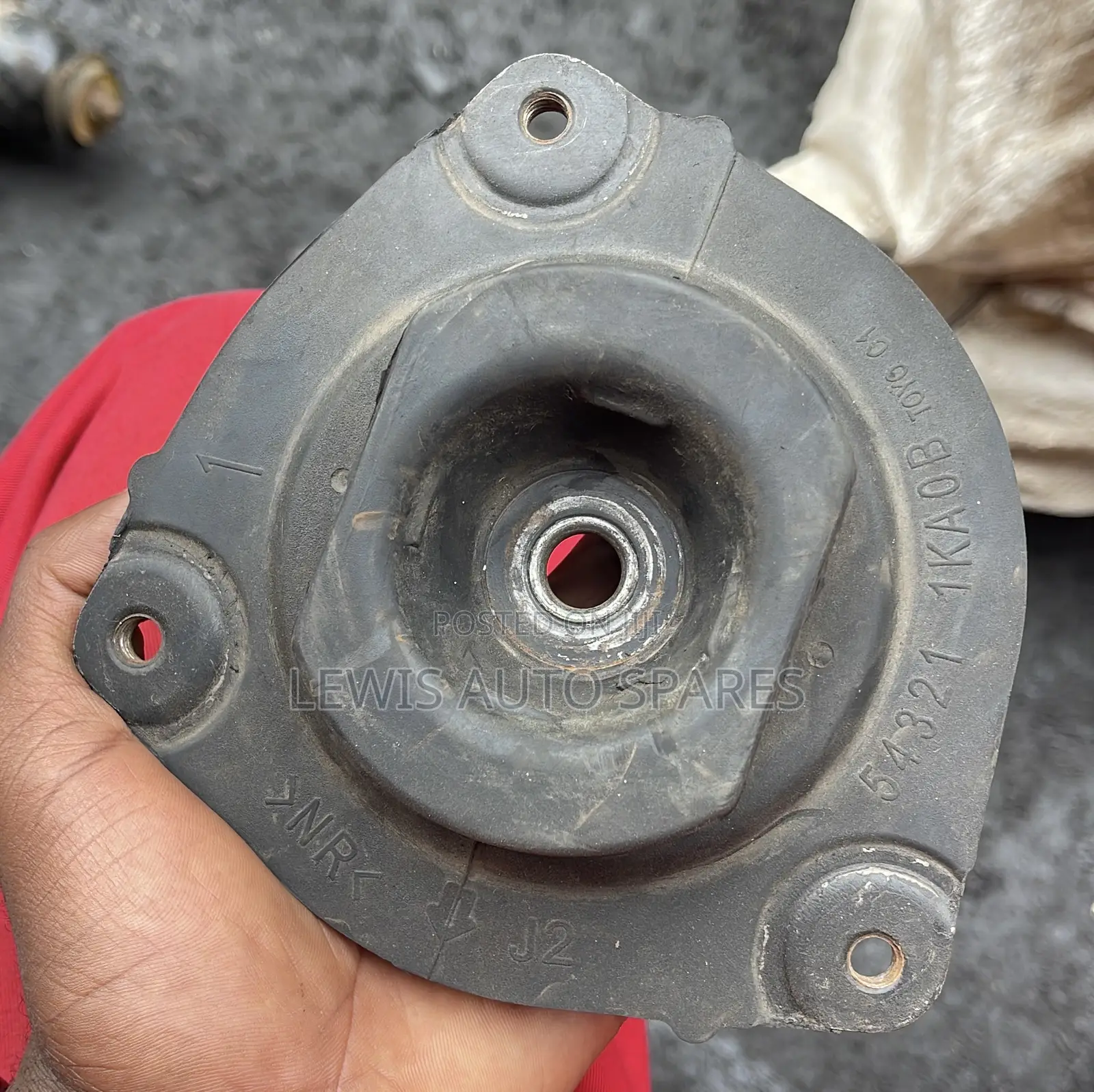 Nissan Top Shock Mountain