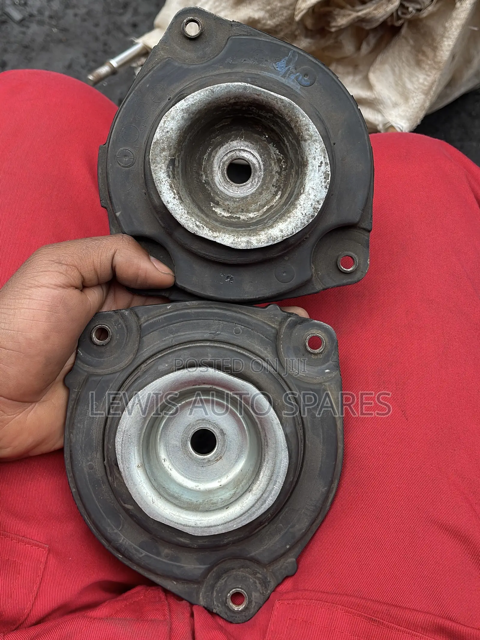 Nissan Top Shock Mountain