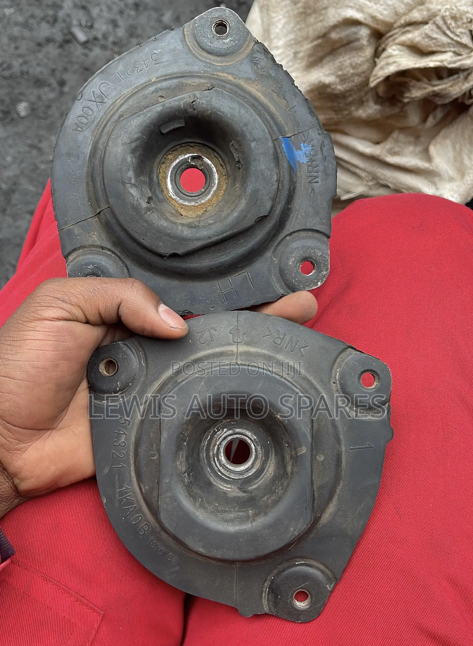 Nissan Top Shock Mountain