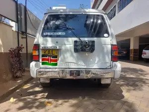 Mitsubishi Pajero 2001 White
